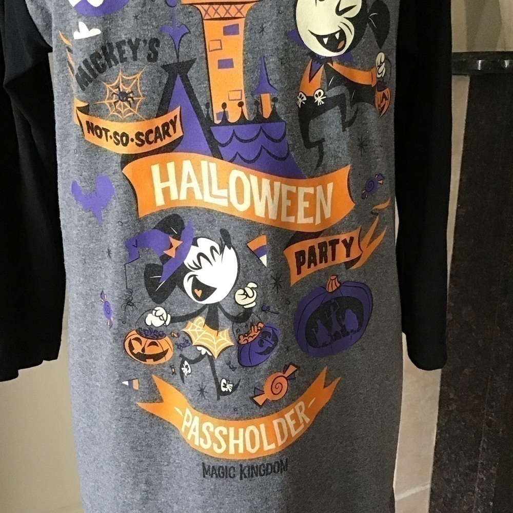 Disney Parks Mickey's Halloween Party 2018 Shirt SMALL Glow In The Dark Faces - Picture 15 of 15
